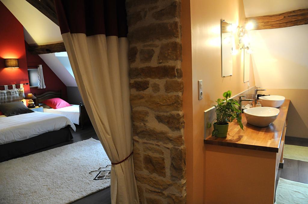 Bed and Breakfast Escale en Charolais Brionnais à Saint-Julien-de-Civry Chambre photo