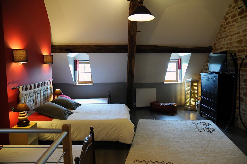 Bed and Breakfast Escale en Charolais Brionnais à Saint-Julien-de-Civry Chambre photo
